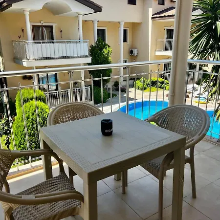 In A Complex With Pool And Perfect Location * Side